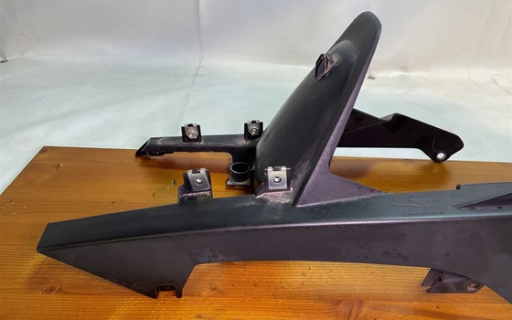 KTM RC 390 2016 Kotflügel hinten Kettenschutz Spritzschutz - Bild 2