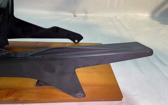 KTM RC 390 2016 Kotflügel hinten Kettenschutz Spritzschutz - Bild 3