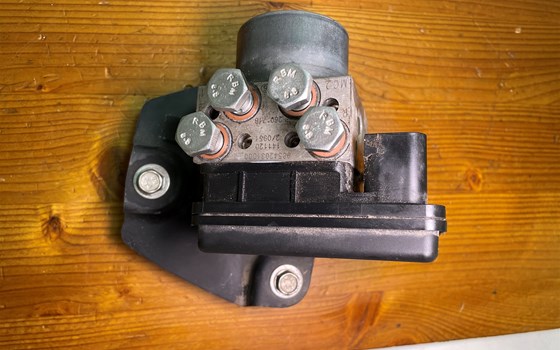 KTM RC 390 2016 ABS Pumpe Steuerung Block - Bild 2