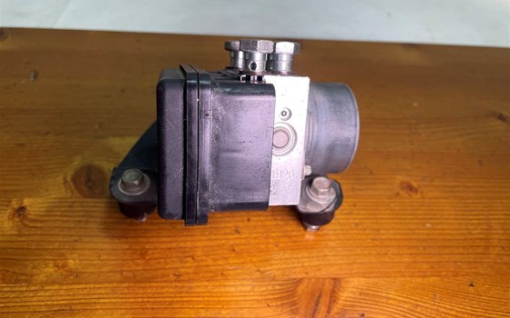 KTM RC 390 2016 ABS Pumpe Steuerung Block - Bild 4