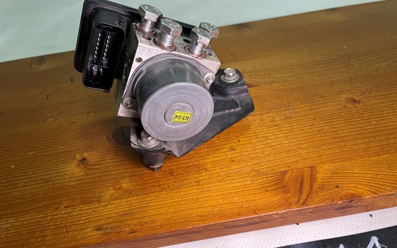 KTM RC 390 2016 ABS Pumpe Steuerung Block - Bild 5