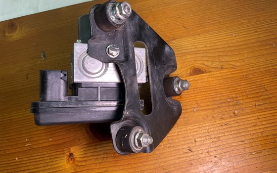 KTM RC 390 2016 ABS Pumpe Steuerung Block - Bild 6