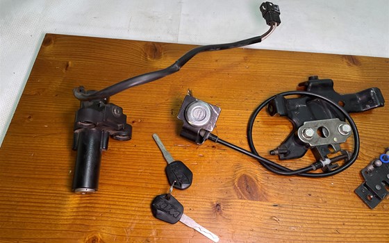 KTM RC 390 2016 Schlosssatz Zündschloss Tankschloss Schlüssel - Bild 2