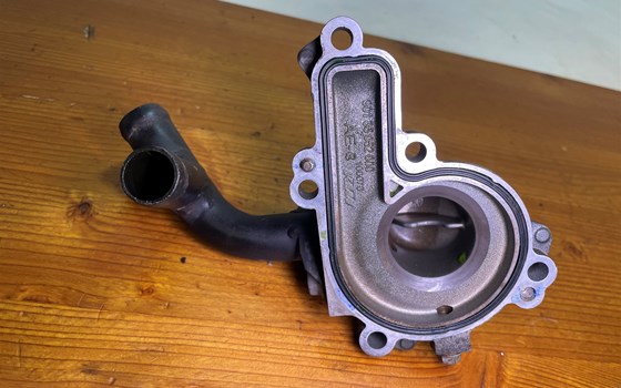 KTM RC 390 2016 Deckel Wasserpumpe Wasserpumpendeckel - Bild 6 KTM RC 390 2016 Deckel Wasserpumpe Wasserpumpendeckel - Bild 6