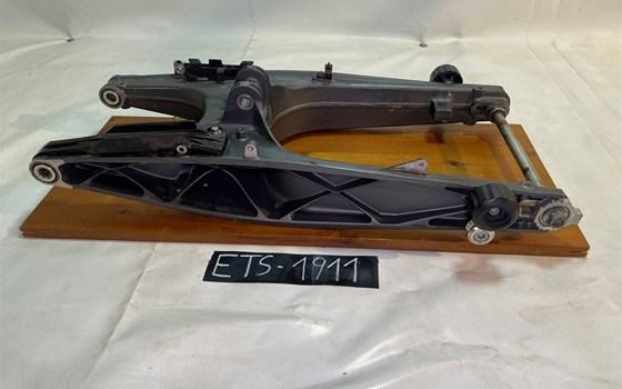 KTM RC 390 2016 Schwinge Schwingarm Sturzpads - Bild 2