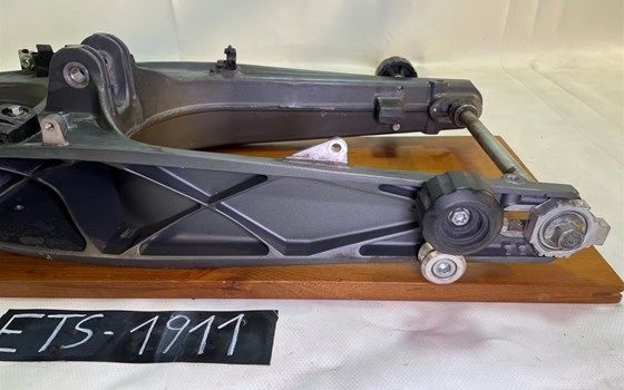 KTM RC 390 2016 Schwinge Schwingarm Sturzpads - Bild 4