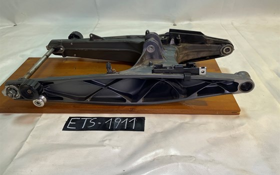 KTM RC 390 2016 Schwinge Schwingarm Sturzpads - Bild 6