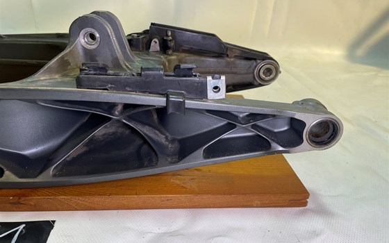 KTM RC 390 2016 Schwinge Schwingarm Sturzpads - Bild 7