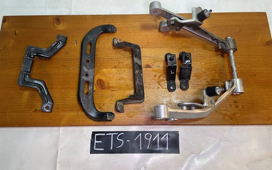KTM RC 390 2016 Halterungen Verkleidungshalterung Motorhalterung - Bild 1 KTM RC 390 2016 Halterungen Verkleidungshalterung Motorhalterung - Bild 1