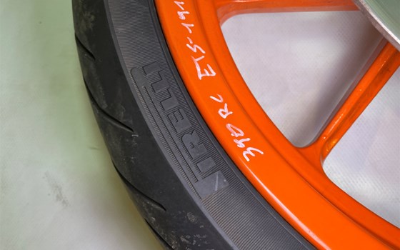 KTM RC 390 2016 Vorderrad Felge vorne Bremsscheibe - Bild 8 KTM RC 390 2016 Vorderrad Felge vorne Bremsscheibe - Bild 8