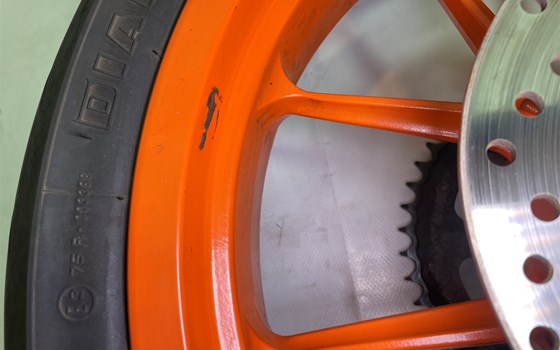 KTM RC 390 2016 Hinterrad Felge hinten Reifen Bremsscheibe - Bild 7