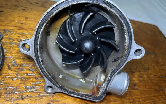 Kawasaki ZX-10R Ninja 06-07 Wasserpumpe Pumpe - Bild 2