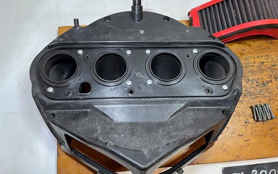 Kawasaki ZX-10R Ninja 06-07 Luftfilterkasten Sportluftfilter BMC - Bild 11 Kawasaki ZX-10R Ninja 06-07 Luftfilterkasten Sportluftfilter BMC - Bild 11