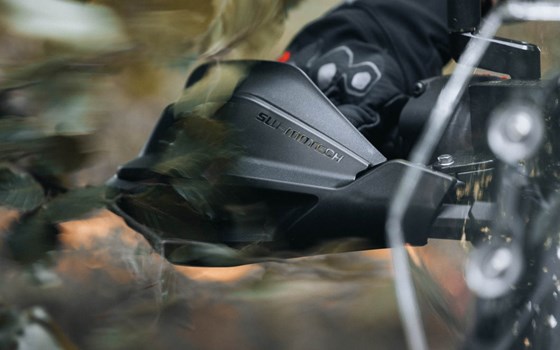 Adventure Handprotektoren-Kit. Schwarz. Triumph Speed Triple S / RS (18-). - Bild 5