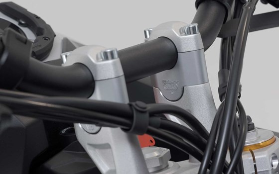 Lenkererhöhung. H=30 mm. Silbern. Triumph Tiger 900 GT/Rally Pro. - Bild 3