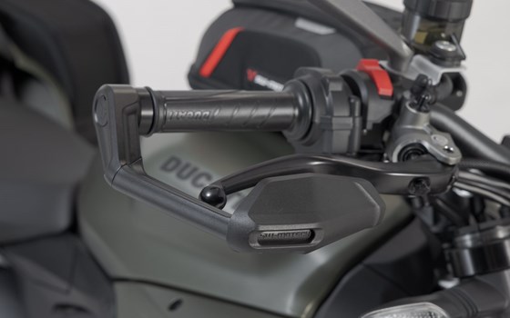 Hebelschützer mit Windabweiser. Schwarz. Ducati Streetfighter V2, Triumph Daytona. - Bild 4