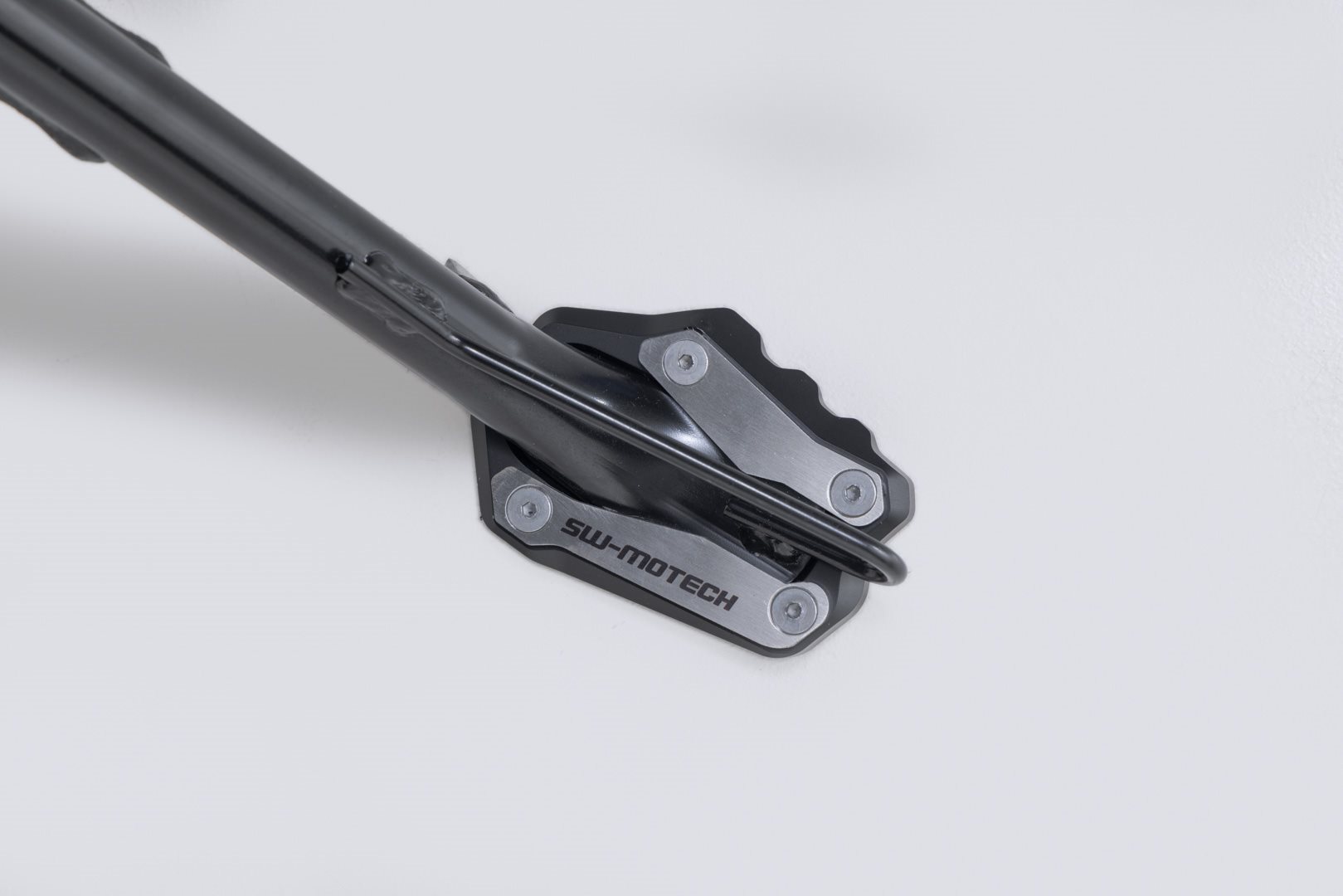 SW-MOTECH Seitenständerfuß-Verbreiterung Für Suzuki DL 650 / XT – Schwarz/silber