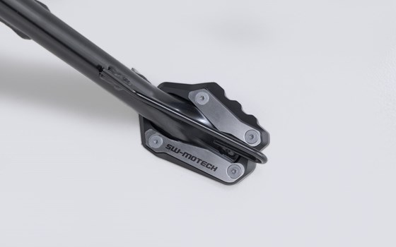Seitenständerfuß-Verbreiterung. Schwarz/Silbern. Suzuki GSX-S10000GX (23-). - Bild 2