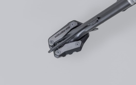 Seitenständerfuß-Verbreiterung. Schwarz/Silbern. Suzuki GSX-S10000GX (23-). - Bild 3