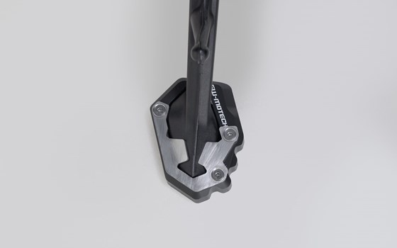 Seitenständerfuß-Verbreiterung. Schwarz/Silbern. Royal Enfi. Himalayan 450 (23-). - Bild 1