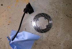 Bremssattel und Bremsscheibe hinten