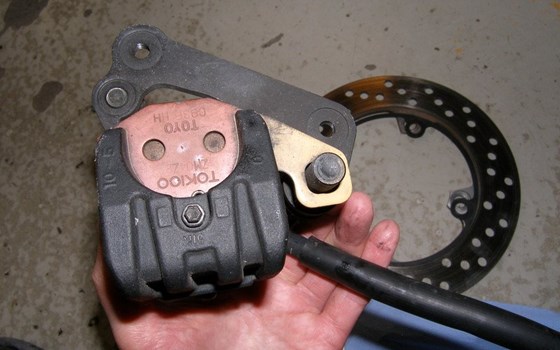 Bremssattel und Bremsscheibe hinten - Bild 3