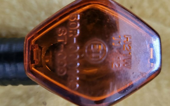 2 Stück gebrauchte Miniblinker in Schwarz, keine LED, mit E-Zeichen und funktionierendem Leuchtmittel sowie ein weiterer Miniblinker mit Kleinteilen zum Ausschlachten - Bild 3