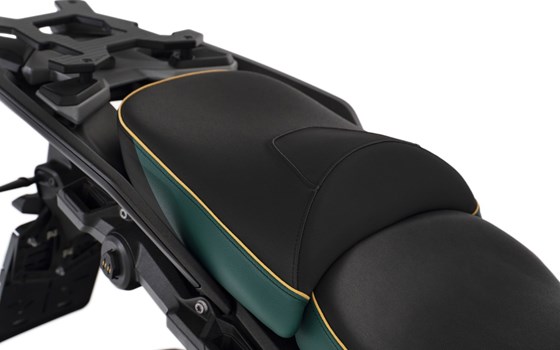 Beifahrer Sitzbank AKTIVKOMFORT R 1300 GS - grün-gold - Queens-Edition - Standard - Bild 3