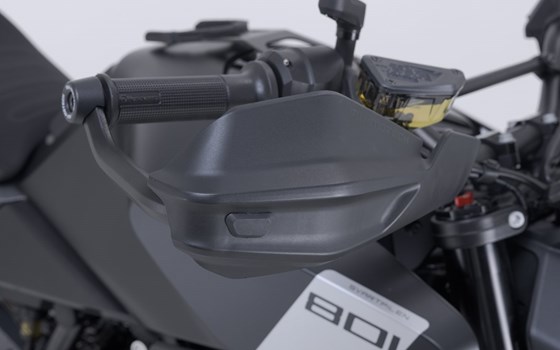 Adventure Handprotektoren-Kit. Schwarz. Husqvarna Svartpilen 801 (24-). - Bild 4