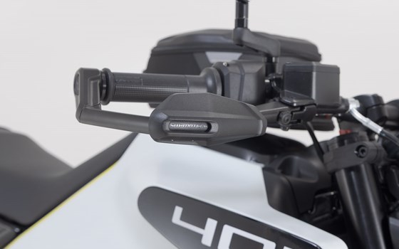 Hebelschützer mit Windabweiser. Schwarz. Husqvarna Svartpilen/Vitpilen 401 (23-). - Bild 3 Hebelschützer mit Windabweiser. Schwarz. Husqvarna Svartpilen/Vitpilen 401 (23-). - Bild 3