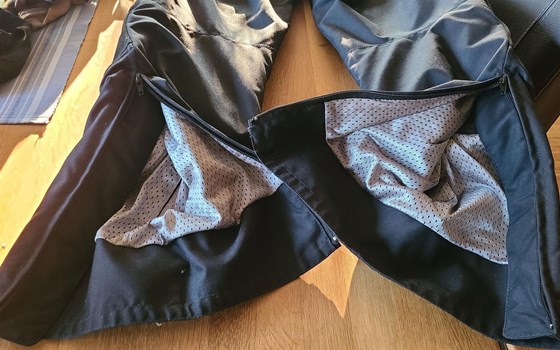 MOTORRADHOSE HEIN GERICKE aus schwarzem Textil + Büffelleder - Bild 8