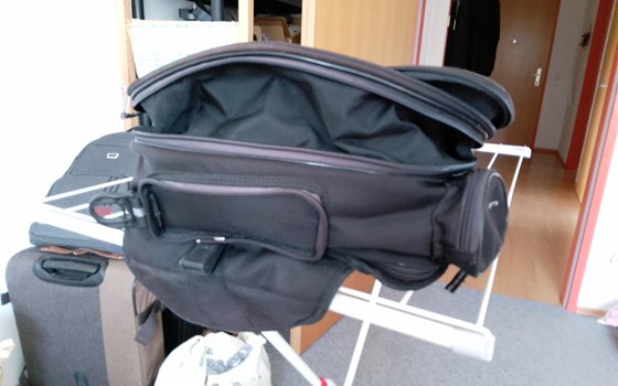 Tankrucksack sehr geräumig Magnet + Riemenbefestigung - Bild 4