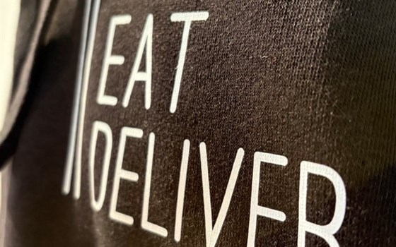 Hoodie - Schwarz mit Print Weiß - Bild 3