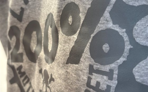 Hoodie - Hellgrau mit  Print in Dunkelgrau - Bild 6