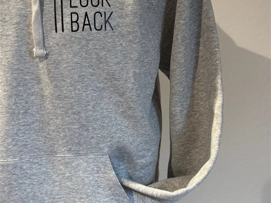 Hoodie - Hellgrau mit Print in Schwarz Bild 2: Hoodie - Hellgrau mit Print in Schwarz