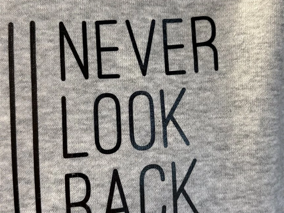 Hoodie - Hellgrau mit Print in Schwarz Bild 3: Hoodie - Hellgrau mit Print in Schwarz