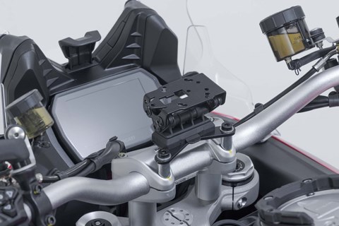 Marke: SW-MOTECH Artikelname: Navi-Halter am Lenker. Schwarz. Ducati Multistrada V4 (20-), V2 (24-).