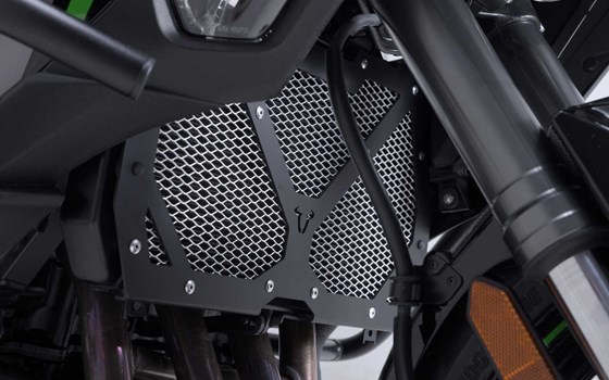 Kühlerschutz. Schwarz/Silbern. Versys 1000 (18-) / 1100 (24-). - Bild 4