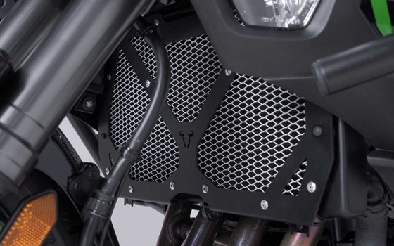 Kühlerschutz. Schwarz/Silbern. Versys 1000 (18-) / 1100 (24-). - Bild 5 Kühlerschutz. Schwarz/Silbern. Versys 1000 (18-) / 1100 (24-). - Bild 5