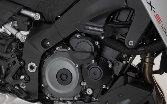 Motorgehäusedeckel-Schutz. Schwarz. Suzuki GSX-S1000/ GSX-S1000GX/ GSX-S950. - Bild 2 Motorgehäusedeckel-Schutz. Schwarz. Suzuki GSX-S1000/ GSX-S1000GX/ GSX-S950. - Bild 2