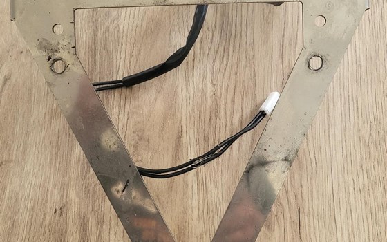 Kennzeichenhalter aus Edelstahl mit Kennzeichenbeleuchtung und Rückstrahler für Suzuki GSX-R 1000 (03  04), Stecker für Kennzeichenbeleuchtung passend für Suzuki GSX-R 1000, Versand gegen Aufpreis möglich - Bild 1