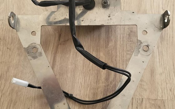 Kennzeichenhalter aus Edelstahl mit Kennzeichenbeleuchtung und Rückstrahler für Suzuki GSX-R 1000 (03  04), Stecker für Kennzeichenbeleuchtung passend für Suzuki GSX-R 1000, Versand gegen Aufpreis möglich - Bild 4