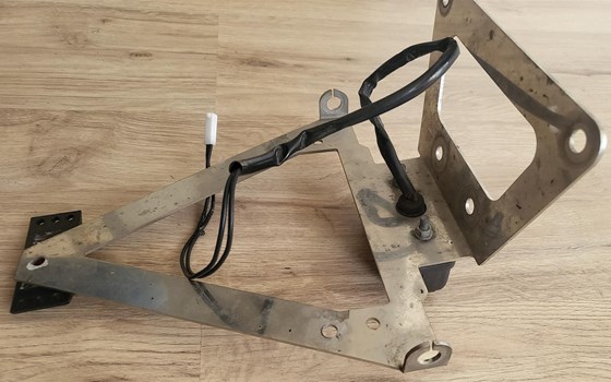 Kennzeichenhalter aus Edelstahl mit Kennzeichenbeleuchtung und Rückstrahler für Suzuki GSX-R 1000 (03  04), Stecker für Kennzeichenbeleuchtung passend für Suzuki GSX-R 1000, Versand gegen Aufpreis möglich - Bild 5