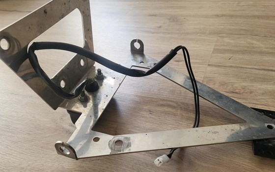 Kennzeichenhalter aus Edelstahl mit Kennzeichenbeleuchtung und Rückstrahler für Suzuki GSX-R 1000 (03  04), Stecker für Kennzeichenbeleuchtung passend für Suzuki GSX-R 1000, Versand gegen Aufpreis möglich - Bild 6