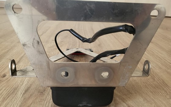 Kennzeichenhalter aus Edelstahl mit Kennzeichenbeleuchtung und Rückstrahler für Suzuki GSX-R 1000 (03  04), Stecker für Kennzeichenbeleuchtung passend für Suzuki GSX-R 1000, Versand gegen Aufpreis möglich - Bild 7