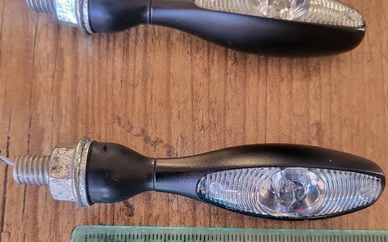 2 Stk. LED-Mini-Blinker in Schwarz, Metallgehäuse, Länge ca. 7 cm, Stecker passend für Suzuki GSX-R 1000 - Bild 3