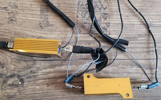 2 Stk. LED-Mini-Blinker in Schwarz, Metallgehäuse, Länge ca. 7 cm, Stecker passend für Suzuki GSX-R 1000 - Bild 5