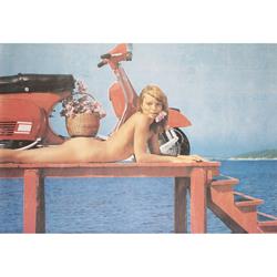 Poster mit Motiv "Vespa Rally - Frau am Steg"