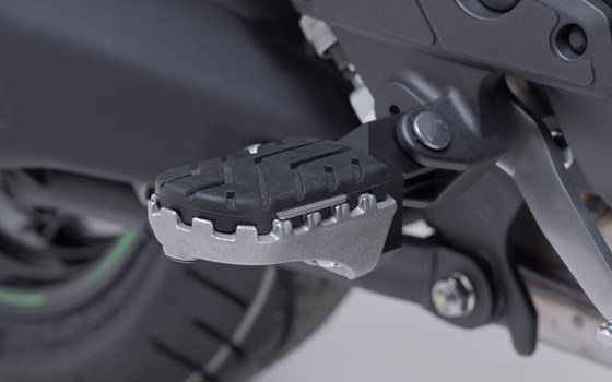 ION Fußrasten-Kit. Schwarz. Kawasaki Versys 1100 (24-). - Bild 2