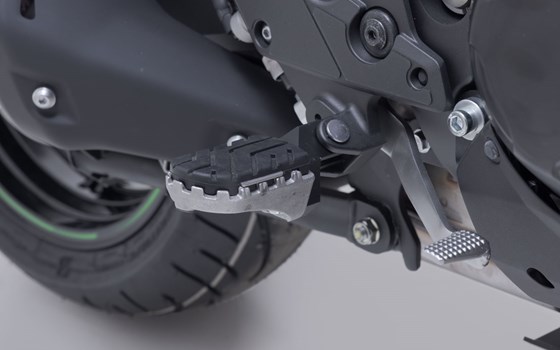 ION Fußrasten-Kit. Silbern. Kawasaki Versys 1100 (24-). - Bild 4